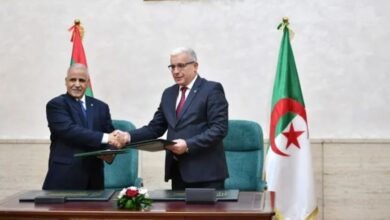 صورة توقيع البروتوكول برلماني بين البرلمان الموريتاني ونظيره الجزائري