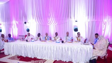 صورة الوزير الأول ينظم حفل عشاء على شرف نواب الجمعية الوطنية