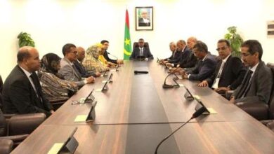 صورة اجتماع حكومي “بدون أوراق” حول الرقمنة الإدارية