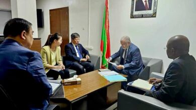 صورة مباحثات بين وزير التجهيز والنقل والسفير الصيني