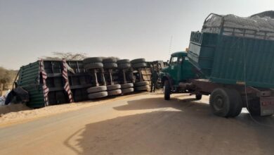 صورة سقوط شاحنتين يغلق طريق الأمل غرب مدينة بوتلميت