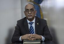 صورة وزير المالية يغادر إلى الرياض للمشاركة في منتديات اقتصادية