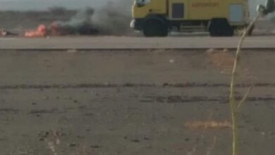 صورة سقوط طائرة عسكرية بأطار وأنباء عن مقتل شخصين