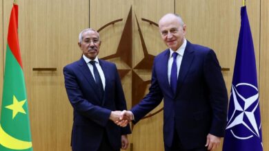صورة وزير الدفاع يلتقي الأمين العام المساعد لـ”الناتو”