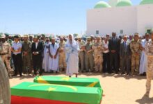 صورة نواكشوط: إقامة صلاة الجنازة على فقيدي حادث الطائرة العسكرية