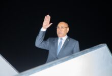 صورة غزواني يغادر إلى البحرين لحضور القمة العربية