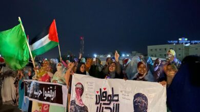 صورة مظاهرات أمام السفارة الأمريكية رفضا للعدوان على رفح