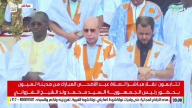 صورة الرئيس غزواني يؤدي صلاة عيد الأضحى في مدينة لعيون