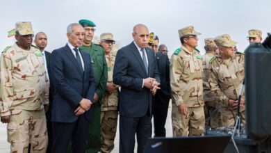 صورة غزواني يتفقد العتاد العسكري بالمنطقة السادسة في نواكشوط
