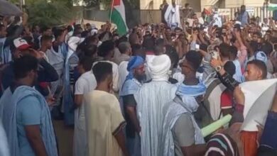 صورة جماهير نواكشوط تخرج للتنديد باغتيال القائد إسماعيل هنية