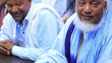 صورة الإفراج عن الوزيرين السابقين سيدناعالي ولد محمد خونه و محمد ولد جبريل