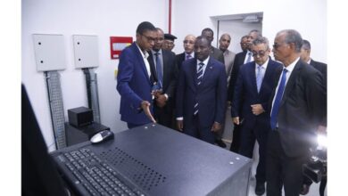 صورة وزير الوظيفة العمومية والشغل يزور بعض الإدارات التابعة لقطاعه