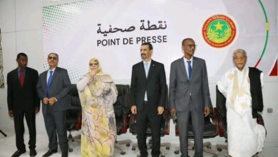 صورة وزير الثقافة يؤدي زيارة لبعض المؤسسات التابعة لقطاعھ