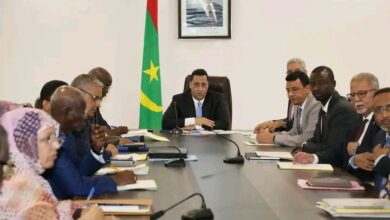 صورة الوزير الأول يترأس اجتماعا للجنة الوزارية المكلفة بمتابعة الصفقات العمومية  بالمشاريع الكبرى