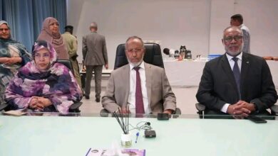 صورة وزير الصحة يشرف على حفل تبادل المهام بين الأمين العام السابق للوزراة والأمينة العامة الجديدة
