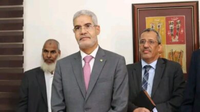 صورة وزير الاقتصاد والمالية رفقة الوزير المنتدب يتفقدان الإدارة العامة للخزينة والمحاسبة العمومية