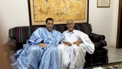 صورة الوزير الأول يزور رئيس الزعيم أحمد ولد داداه