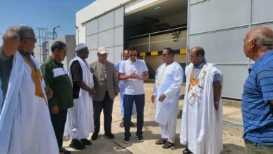 صورة وزير الصيد يتفقد مفاجئة مشروع الصرف الصحى قيد الانشاء بسوق السمك بالعاصمة انواكشوط ،د