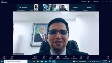 صورة وزير تمكين الشباب والتشغيل يجري  لقاء عبر تقنية الفيديو كونفيرانس مع مجموعة من شباب ولايتي انشيري وتيرس الزمور.