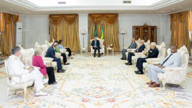 صورة رئيس الجمهورية يلتقى بوزيرة الدفاع الإسبانية ماركريت روبلس في القصر الرئاسي