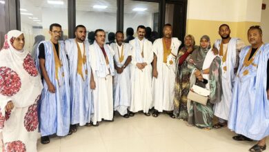 صورة معالي وزير الثقافة والفنون يؤدي زيارة للإطمئنان على صحة الفنان الكبير الأستاذ أبوه ولد بوبّه جدو