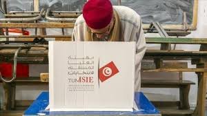 صورة تونس: الناخبون يتوجهون إلى صناديق الاقتراع لاختيار رئيس للبلاد