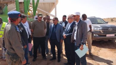 صورة مسؤول حكومي يؤكد تأخر أشغال طريق بوتلميت نواكشوط