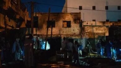 صورة حريق في سوق “اكلينيك” بنواكشوط يسبب أضرارًا لمحلات تجارية