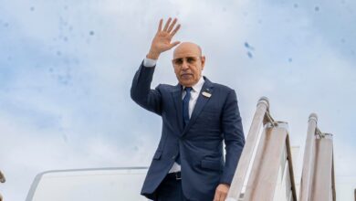 صورة وفد من المكتب الإعلامي للرئاسة يغادر نواكشوط نحو أديس بابا