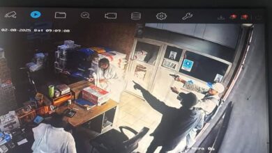 صورة اعتداء عصابة مسلحة على متجر الحله المملوك لموريتانيين  في بانجول