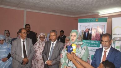 صورة وزارة العمل الاجتماعي توزع معونات مالية لصالح 10 آلاف أسرة