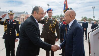 صورة غزواني يصل إلى القاهرة لحضور القمة العربية الطارئة