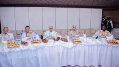 صورة إفطار بالرئاسة بحضور سياسيين وأئمة وأطباء وممثلي مجتمع مدني