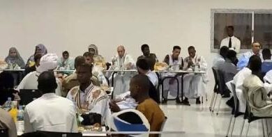صورة رئيس الجمهورية يقيم مأدبة افطار على شرف طلاب التعليم العالي والطاقم التربوي