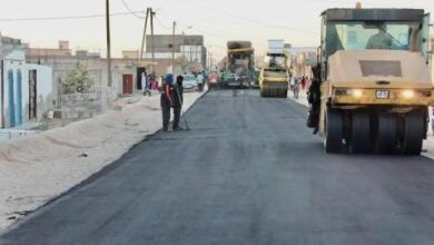 صورة بدء صب الطبقة الإسفلتية في الرياض ضمن برنامج تنمية نواكشوط