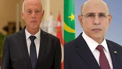 صورة رئيس الجمهورية يهنئ نظيره التونسي
