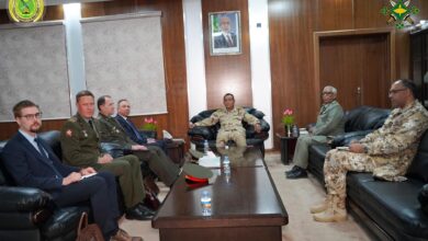 صورة قائد أركان الجيوش يجري مباحثات مع الملحق العسكري الروسي