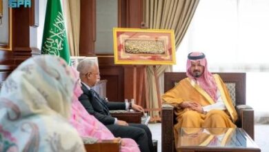 صورة أمير منطقة المدينة المنورة يستقبل السفير الموريتاني في السعودية المختار ولد داهي