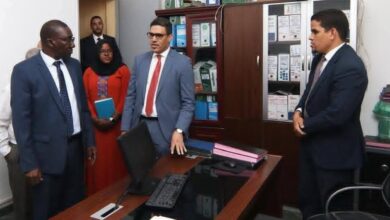 صورة رئيس المنطقة الحرة يحث على التعاطي الإيجابي مع كافة العراقيل