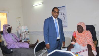 صورة أطار … مدير مركز الاستطباب بأطار يتفقد جناح الكلى ويعلن قرب الانتقال إلى المقر الجديد