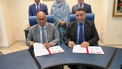 صورة توقيع اتفاقية إطار للتعاون بين المدرسة الفندقة و السياحة ووكالة التكوين في مهن السياحة في تونس