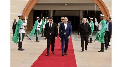 صورة غزواني يتوجه إلى المنصة العائمة بمشروع آحميم للغاز