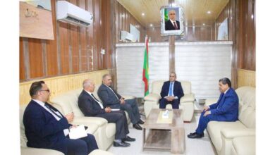 صورة وزير الداخلية يجري مباحثات مع سفير دولة فلسطين