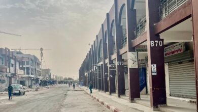 صورة إغلاق المحال التجارية بالسوق القديم في نواكشوط احتجاجا على انقطاع الكهرباء
