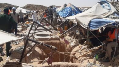 صورة وفاة 3 منقبين بسبب الاختناق والسلطات تباشر استخراج الجثامين