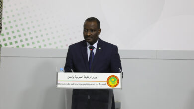 صورة الناطق باسم الحكومة يتجاهل سؤالا عن اعتقال ولد محمد خونه