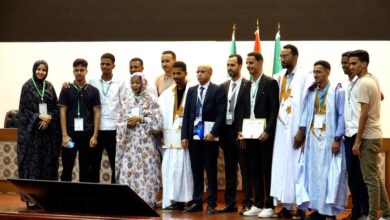 صورة على هامش مؤتمر الذكاء الاصطناعي..تكريم الفائزين في مسابقتي البرمجة الجامعية والقندس المدرسية
