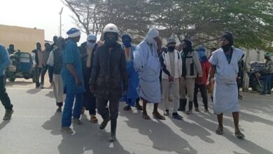صورة سائقو السيارات ثلاثية العجلات يتظاهرون بنواذيبو ضد توقيف سياراتهم