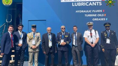 صورة قائد أركان الجيش الجوي يشارك في معرض للطيران بباريس