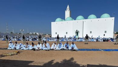صورة غياب الوزير الأول وأعضاء الحكومة عن صلاة العيد بالجامع الكبير
